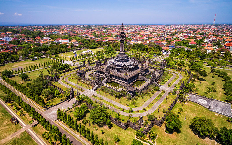 Green gardens surrounding Bajra Sandhi Monument