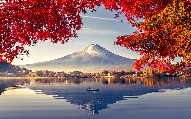 Autumn foliage around Lake Kawaguchi 