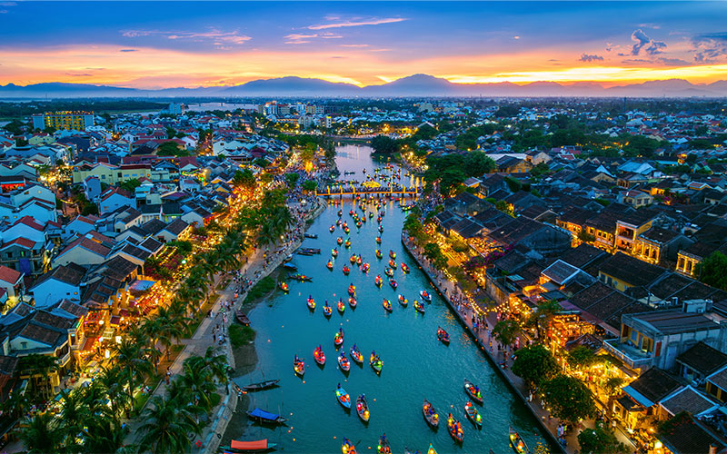 Hoi An ancient town at twilight